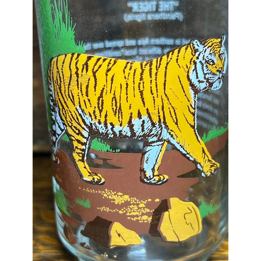 Vintage 1978 Burger Chef Glasses Endangered Species  Tiger Bald Eagle Set of 2